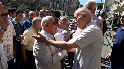 صور.. عقب صلاة الجمعة.. محافظ بورسعيد يتابع مبادرة القضاء على فيروس سي