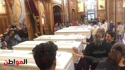 إقامة صلوات الجنازة على جثامين شهداء طريق دير الأنبا صموئيل بكنيسة الأمير تادرس فى المنيا 