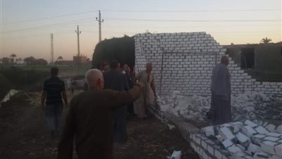 صور| إزالة 4 حالات تعد على الأراضى الزراعية بمركز الواسطى ببنى سويف