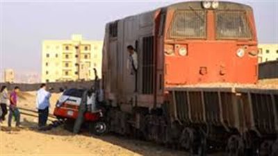 اصطدام سيارة ملاكي بقطار بضائع بالسويس