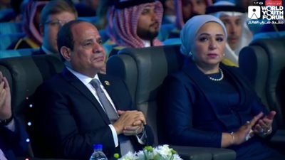 صور| السيسي وقرينته يتفاعلان مع منتدي شباب العالم 2018