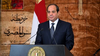الرئيس السيسى فى منتدى شباب العالم 2018: طولت عليكم فى الكلام.. بس مبسوط بالكلام معاكم 