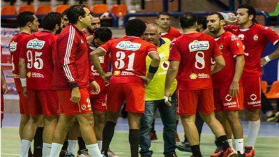 يد الأهلي يبدأ استعدادته لمواجهة طلائع الجيش