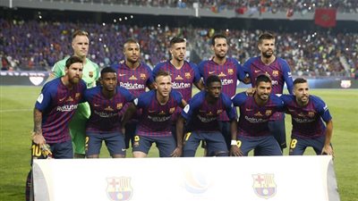 قصة صورة.. عندما توسل نجوم برشلونة لـ
