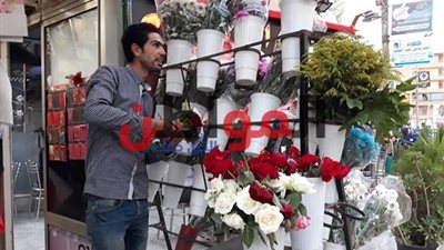 فيديو.. بائع ورد يكشف لبوابة المواطن أسباب اختفاء احتفالات عيد الحب المصري 2018