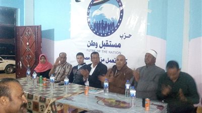 صور.. ندوة عن الإرهاب وتوزيع هدايا وأدوات منزلية لـ25 أسرة قطبية بواحة باريس