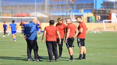 كارتيرون يوقف مران الأهلي أكثر من مرة.. ويركز على التدريبات الخططية