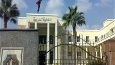 فيديو| نشوب حريق  في سيارة محملة بالبضائع أمام الكلية الحربية
