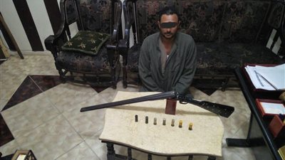 صور.. ضبط 7 مسجلين بينهم سيدة بحوزتهم أسلحة نارية ومخدرات بكفرالشيخ