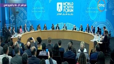 رئيس جامعة الفيوم يشارك في طاولة 