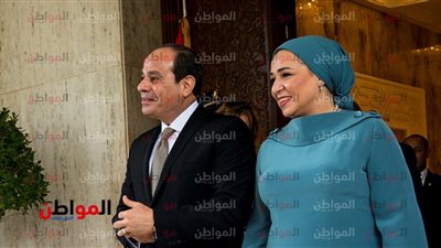 فيديو حصري .. شاب إفريقي ينادي على زوجة الرئيس السيسي: أنا بحبك ماما