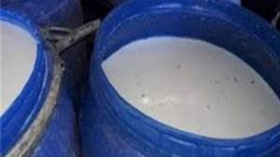 ضبط مصنع ألبان يستخدم مواد مجهولة المصدر 
