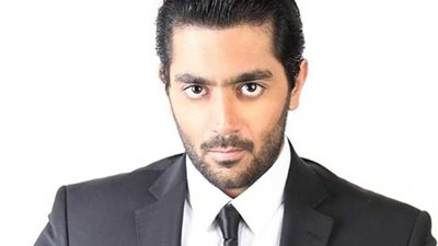 أحمد فلوكس ينشر صورة لوالده مع ابنه