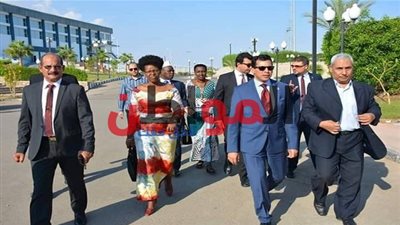 منتدى شباب العالم.. أشرف صبحي يصطحب وزيرة الرياضة ببورندي في جولة تفقدية