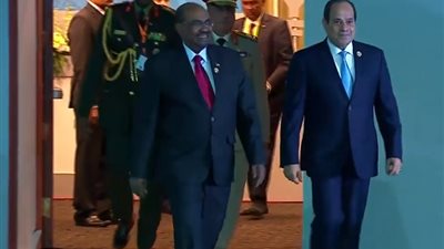 صور| لحظة دخول الرئيس السيسي قاعة المؤتمرات لحضور حفل ختام منتدى شباب العالم