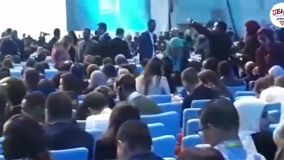 شاهد لحظة الترقب قبل استكمال الجلسة الختامية من منتدى شباب العالم في نسخته الثانية