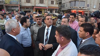 صور.. محافظ البحيرة ومدير الأمن يتفقدان انتظام العمل بسوق افلاقة في دمنهور