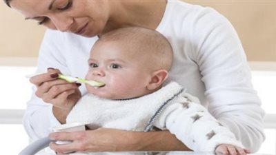 اسأل طيب.. متى يقدم الزبادي للرضع