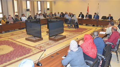 محافظ بني سويف يرد على شكاوى أصحاب الوحدات السكنية بمشروع الإسكان الاجتماعي