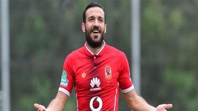 علي معلول يصل فندق الأهلي في تونس