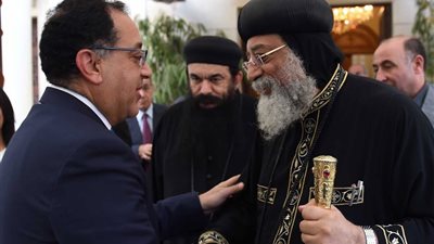 صور| رئيس الوزراء يقدم التعازي للبابا تواضروس ويؤكد: 