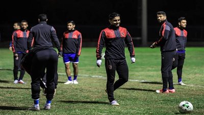 ثلاثي الأهلي يطير لتونس للمساندة أمام الترجي