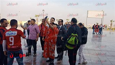 صور.. وصول الجماهير والنقاد الرياضيين لمطار القاهرة