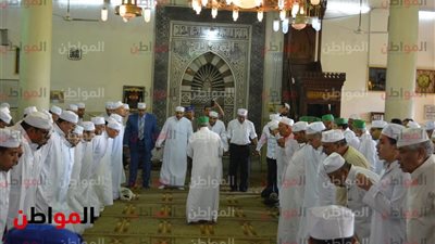 صور.. جلسة ذكر للطريقة الجازولية بمسجد بن عطاء السكندري عقب صلاة الجمعة
