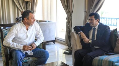 وزير الشباب والرياضة يجتمع بمحمود الخطيب قبل مباراة الترجي 