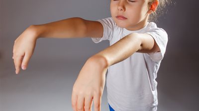 إحترسي..7 مخاطر قد تصيب طفلك في المشي أثناء النوم