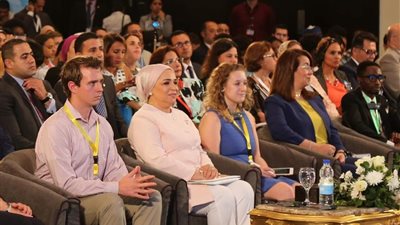 المرأة في أسبوع .. السيسي ينتصر للمرأة المصرية عالميا ومحافظ دمياط محليا