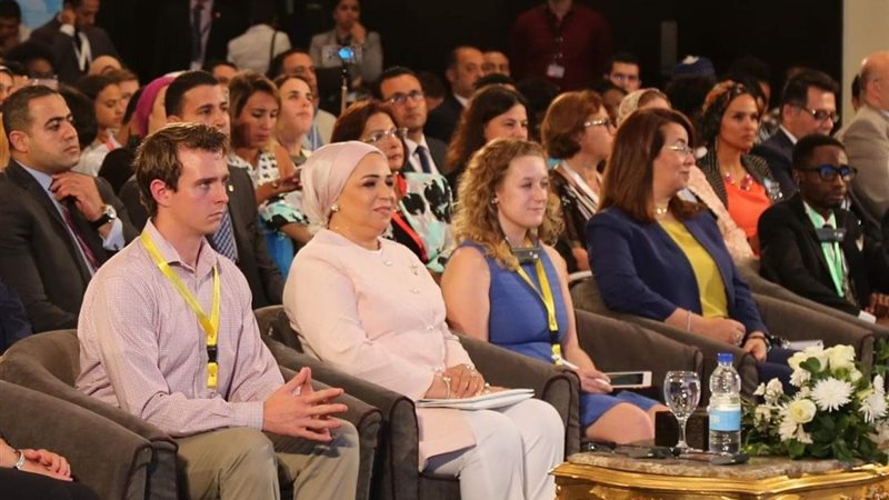 السيسي ينتصر للمرأة