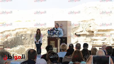 شاهد وزير الآثار يعلن تفاصيل الكشف الآثرى الأخير فى سقارة 