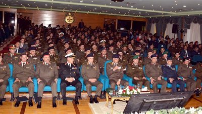 وزير الدفاع يشهد مناقشة كلية الحرب العليا بأكاديمية ناصر العسكرية