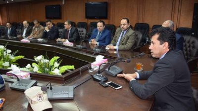 صور| وزير الشباب: توزيع عادل للمنشآت وسرعة الانتهاء من المشروعات قيد التنفيذ  