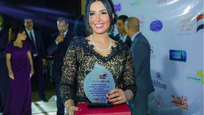 صور| رضوى عطا تتألق في حفل  شرفت مصر