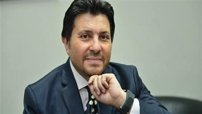 فيديو|يخلق من الشبه أربعين .. صورة نادرة لهاني شاكر ونورا تثير ضحك الإبراشي