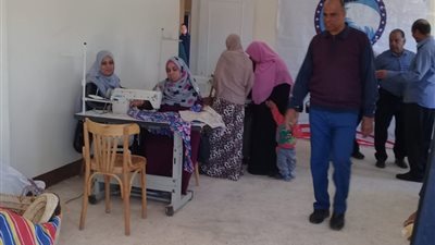 صور.. اتفاقية تعاون لتدريب سيدات وفتيات واحة باريس على الحرف اليدوية