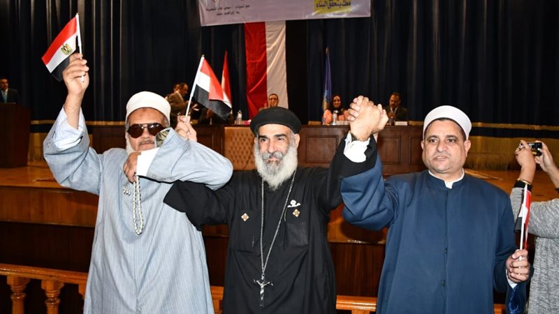 محافظ البحيرة يشهد