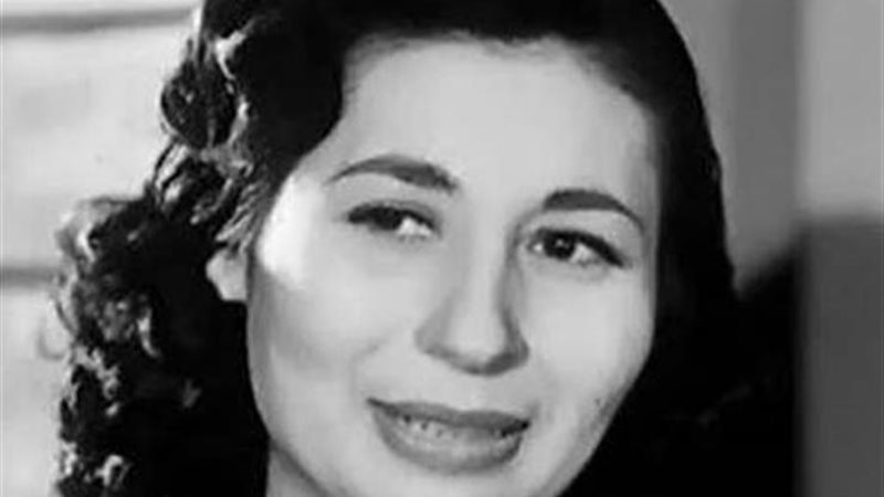 الفنانة منى داغر