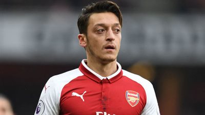 مسعود أوزيل يرفض اللعب في آسيا بمليون استرليني أسبوعيا