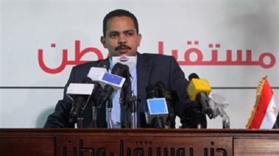 رئيس لجنة الشباب والرياضة يُساند المنتخب أمام تونس