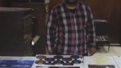 القبض على  صاحب مطبعة لتزويره محررات رسمية وعلامات تجارية 