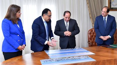 صور.. اجتماع الرئيس السيسي مع مدبولى ووزيرة التخطيط ورئيس المخابرات العامة