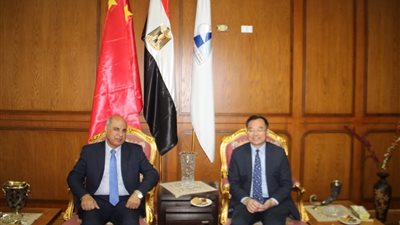 رئيس جامعة كفر الشيخ يجدد اتفاقية التعاون العلمي مع جامعة شرق الصين بشنغهاي