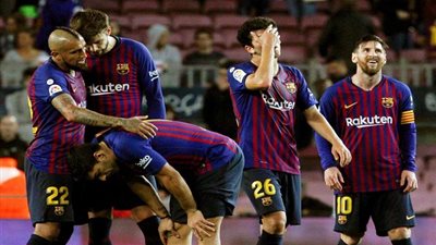 برشلونة يفكر في التعاقد مع مدافع يناير المقبل