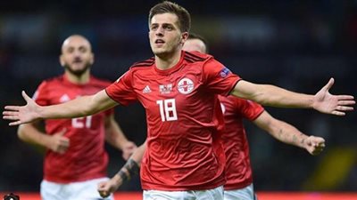 برشلونة يراقب مهاجم جيورجيا