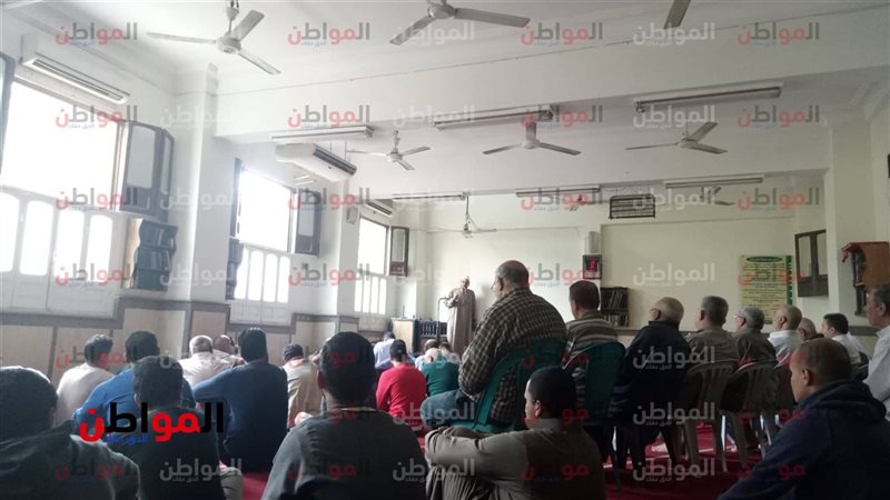 صلاة الجمعة بمسجد
