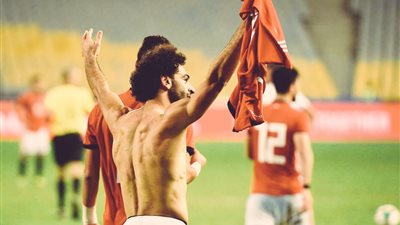 صور.. محمد صلاح في دبي وتواجد ميسي وبوجبا