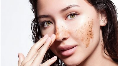 اتخلصي من الخلايا الميتة.. 3 وصفات منزلية سهلة للتقشير